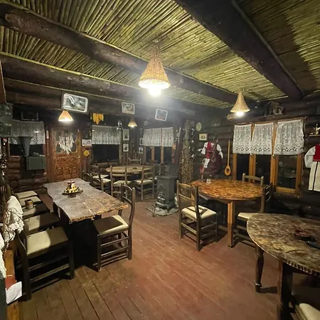 度假居 Shtepizat E Rames Agroturizem