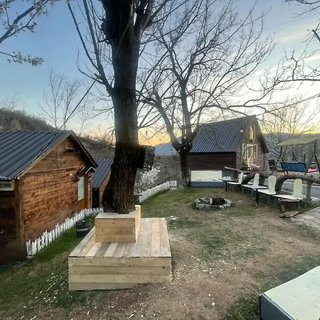 펜션 Shtepizat E Rames Agroturizem