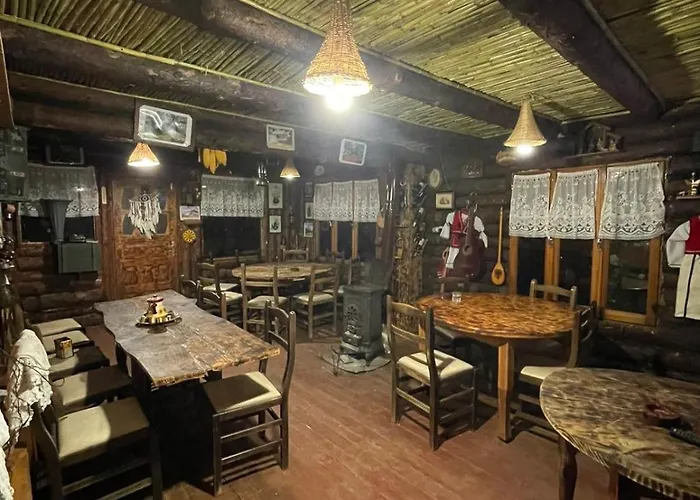 別荘 Shtepizat E Rames Agroturizem